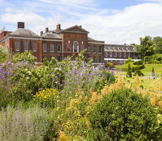 Tour to Kensington Palace in Kensington Gardens, London, United Kingdom
