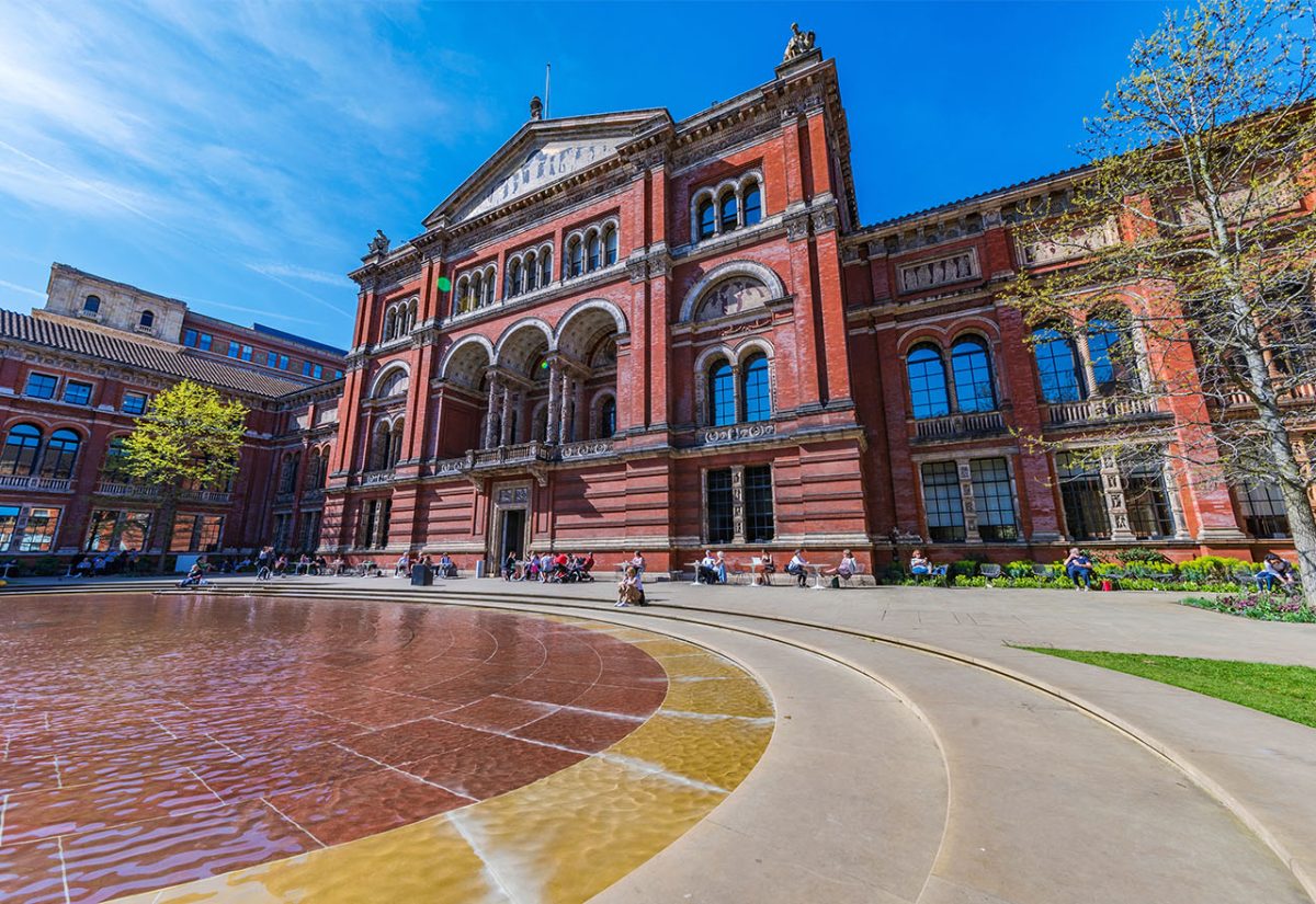 Tour to Victoria and Albert museum, London