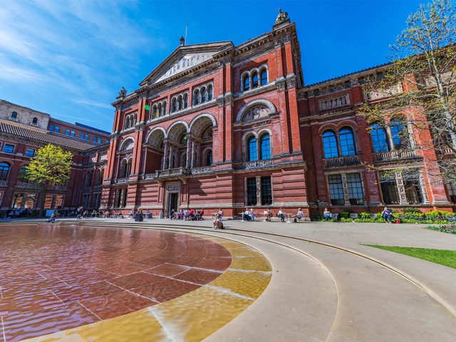 Tour to Victoria and Albert museum, London