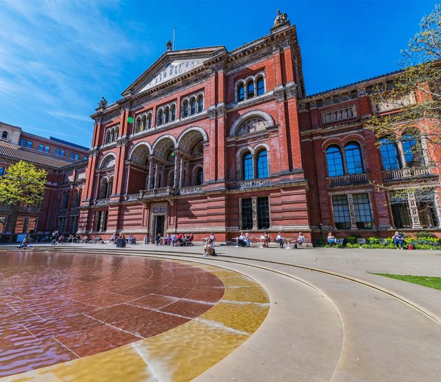 Tour to Victoria and Albert museum, London